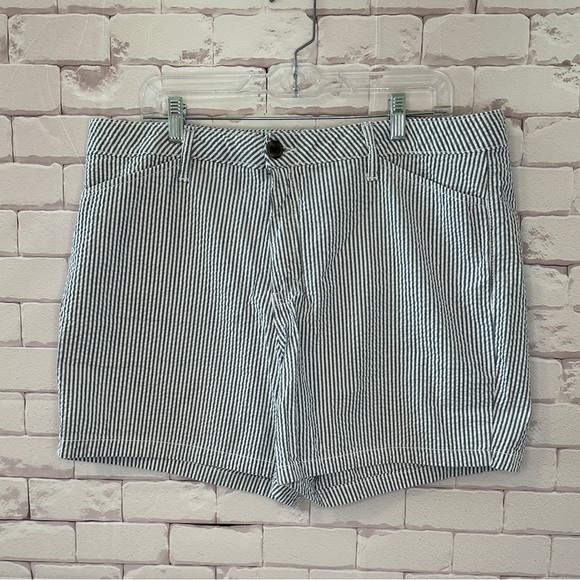 St. John’s Bay Striped Black & White Women's Shorts Size 16
Summer Spring Casual - Picture 1 of 6